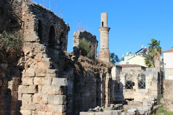 Kesik Minare Camisi